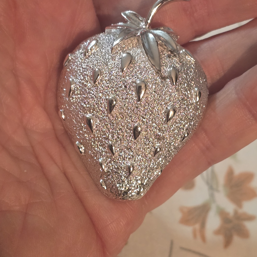 Vintage Sarah Coventry Brooch Strawberry 3D Domed Textured Silver Tone 1970s
